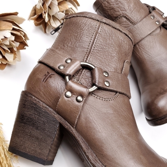 FRYE Brown Tan Distressed Heeled Leather Ankle Boots 5½ m - Picture 4 of 13